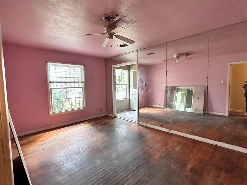 8427 Honeysuckle Lane, Dallas, TX 75241