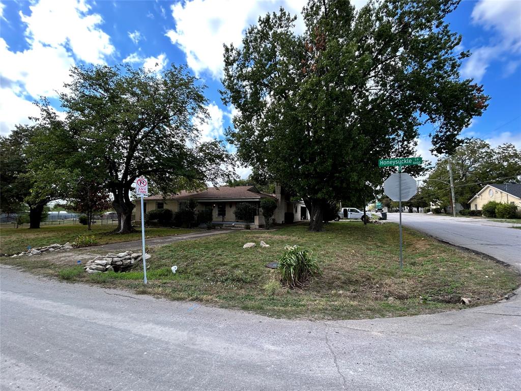8427 Honeysuckle Lane, Dallas, TX 75241