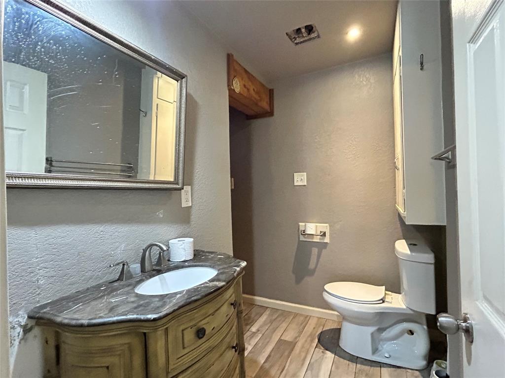 8427 Honeysuckle Lane, Dallas, TX 75241