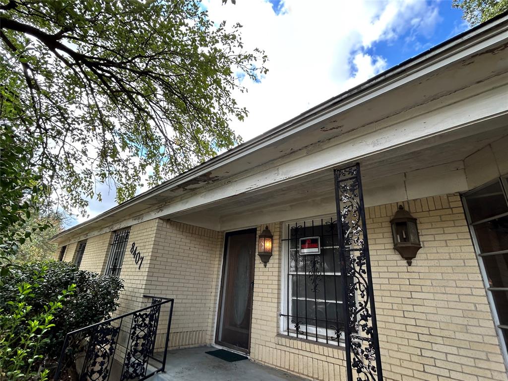 8427 Honeysuckle Lane, Dallas, TX 75241