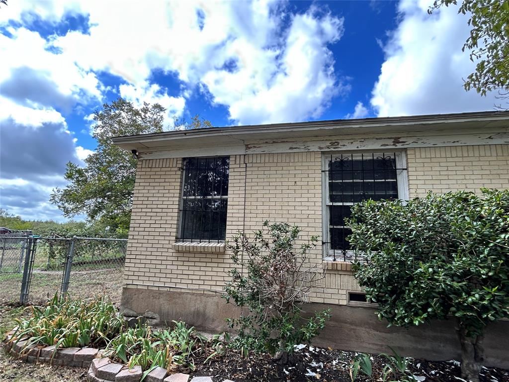 8427 Honeysuckle Lane, Dallas, TX 75241