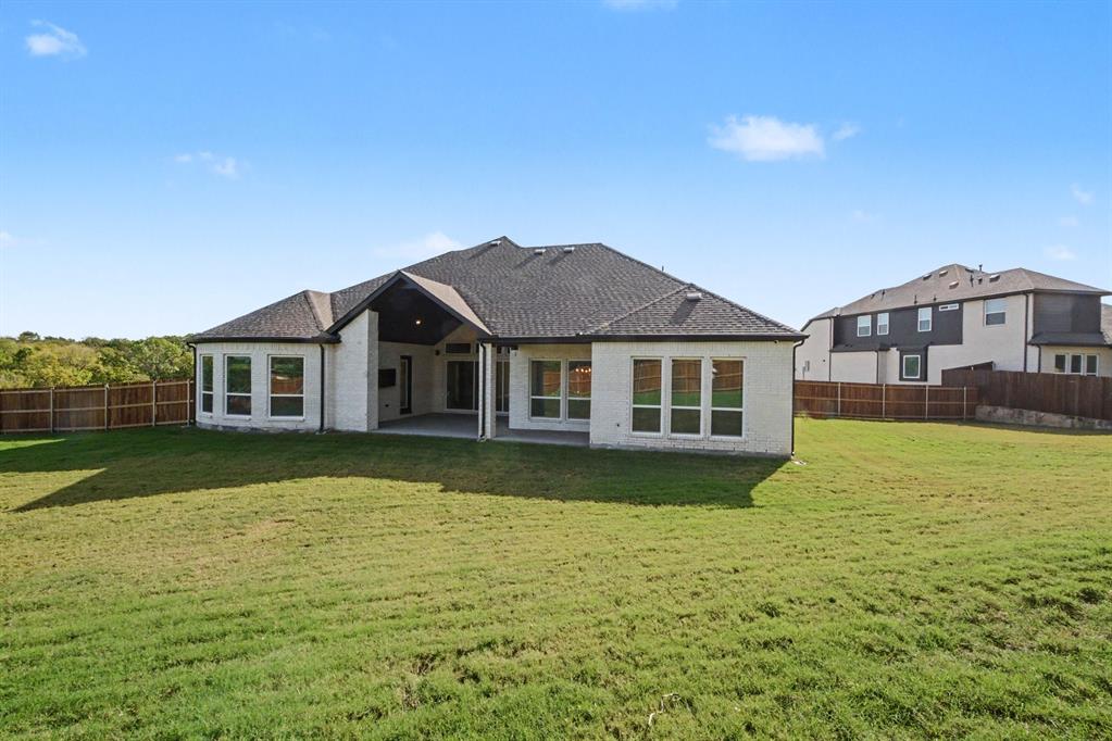 1135 Willow Lake Drive, DeSoto, TX 75115