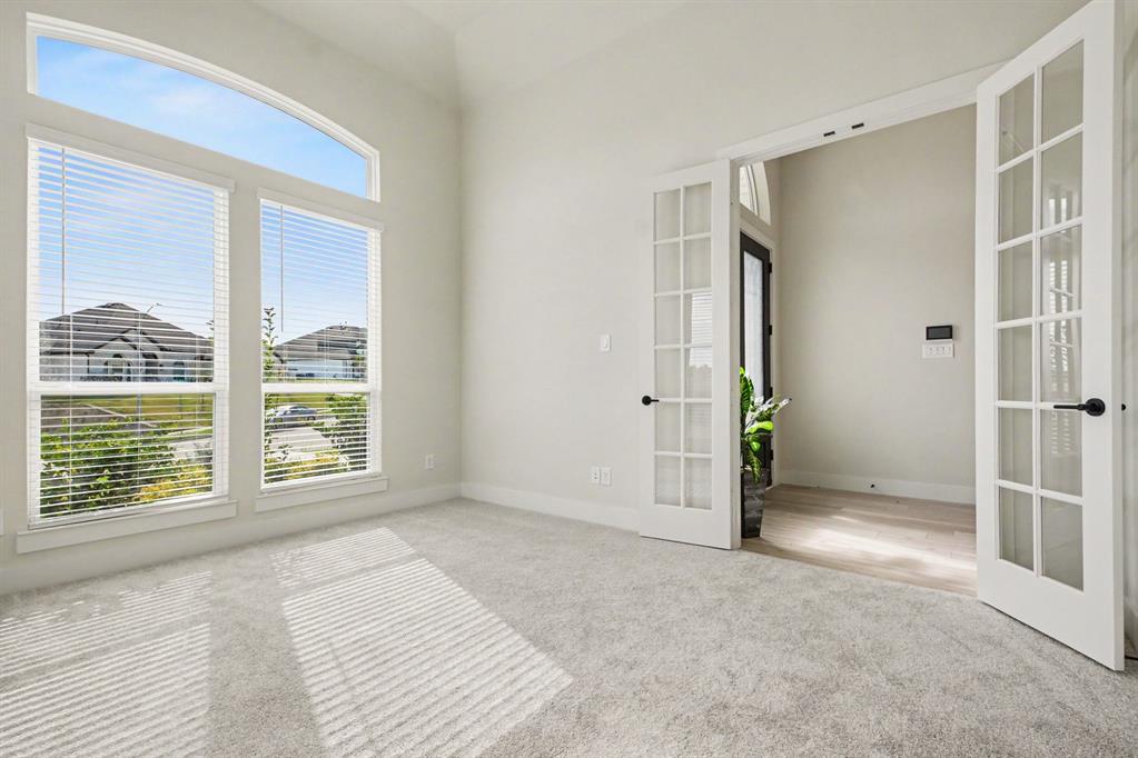 1135 Willow Lake Drive, DeSoto, TX 75115