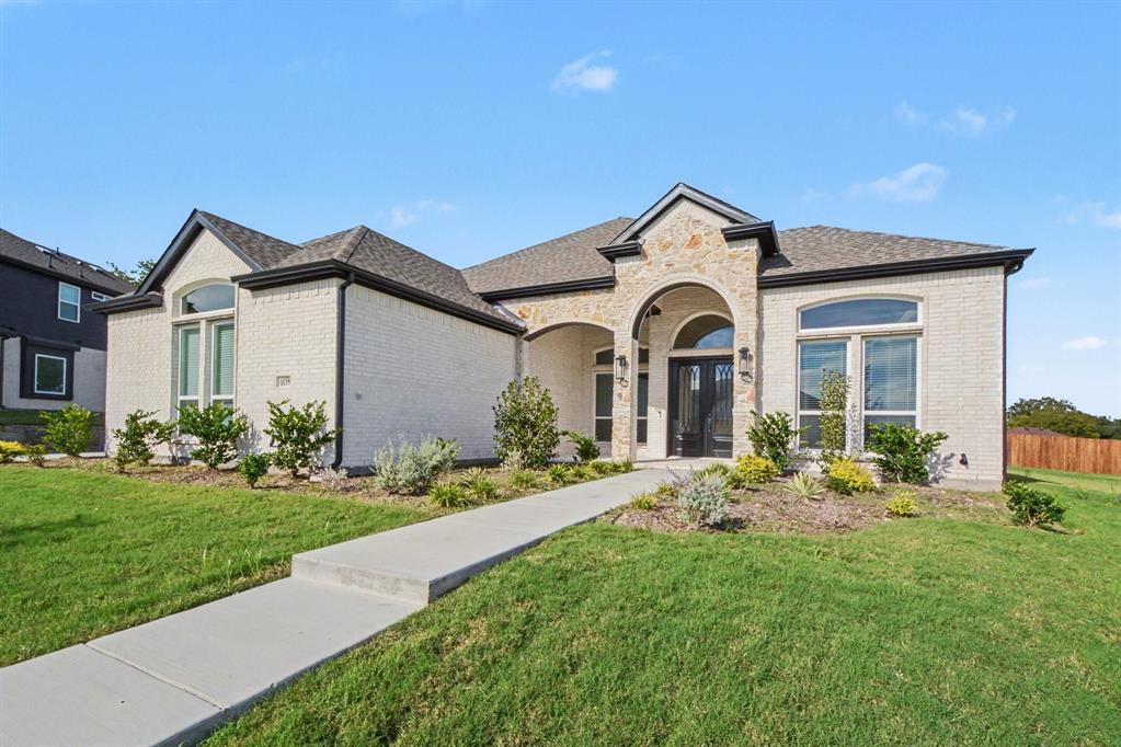 1135 Willow Lake Drive, DeSoto, TX 75115