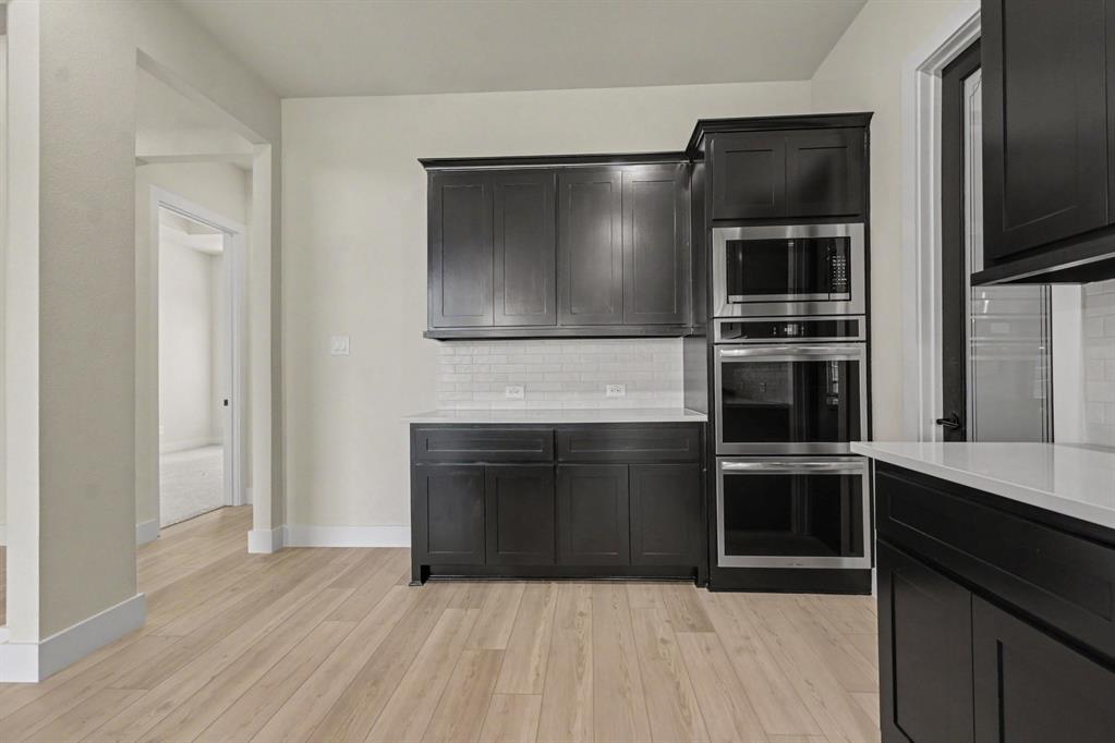 1135 Willow Lake Drive, DeSoto, TX 75115