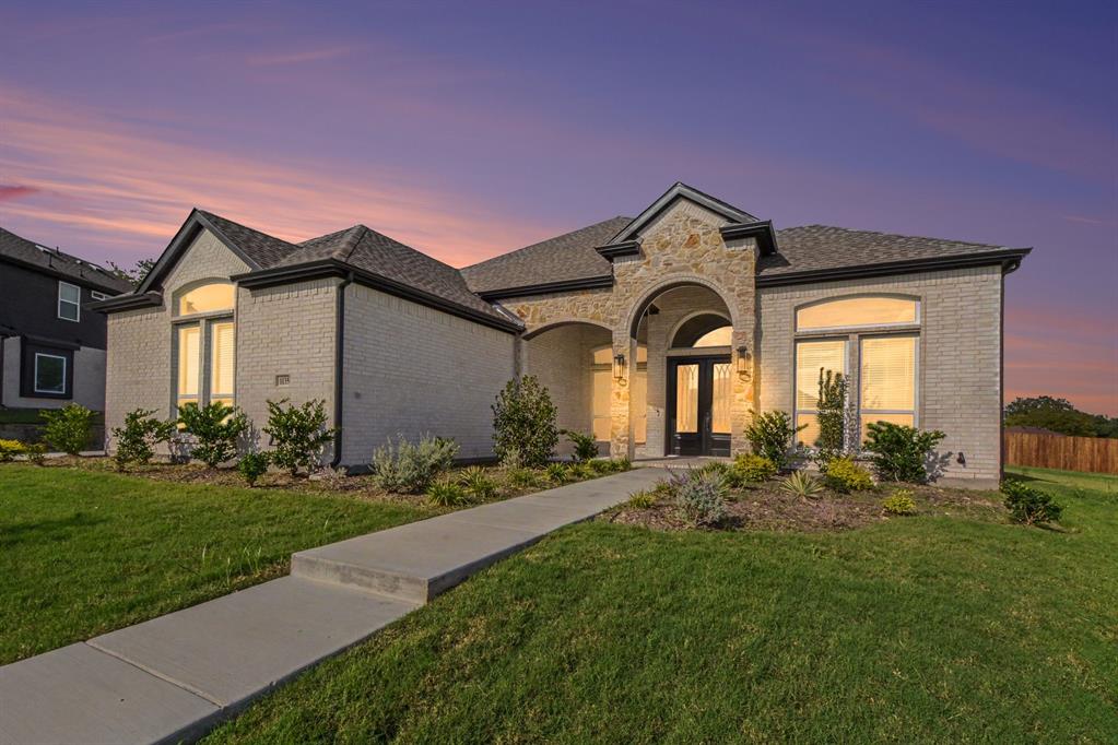 1135 Willow Lake Drive, DeSoto, TX 75115