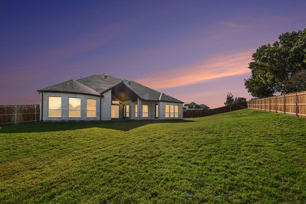 1135 Willow Lake Drive, DeSoto, TX 75115