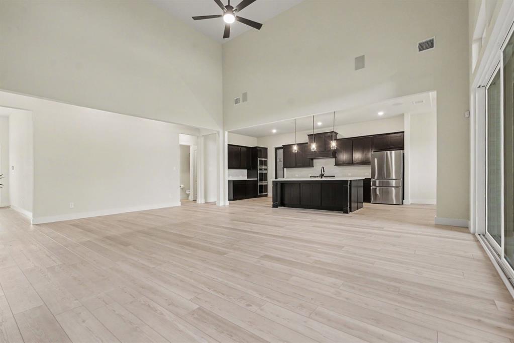 1135 Willow Lake Drive, DeSoto, TX 75115