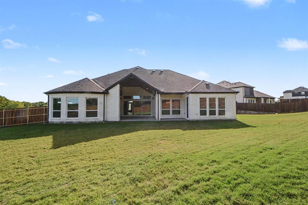 1135 Willow Lake Drive, DeSoto, TX 75115
