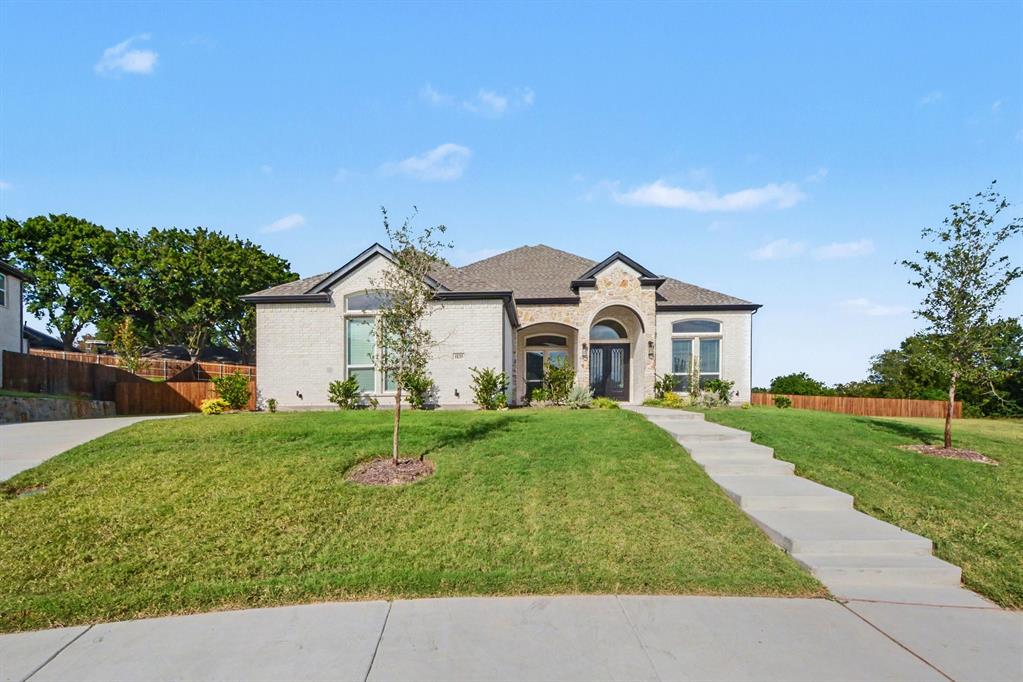 1135 Willow Lake Drive, DeSoto, TX 75115