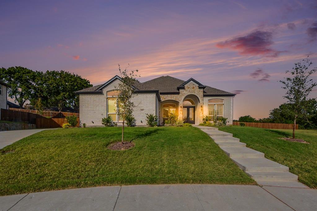 1135 Willow Lake Drive, DeSoto, TX 75115