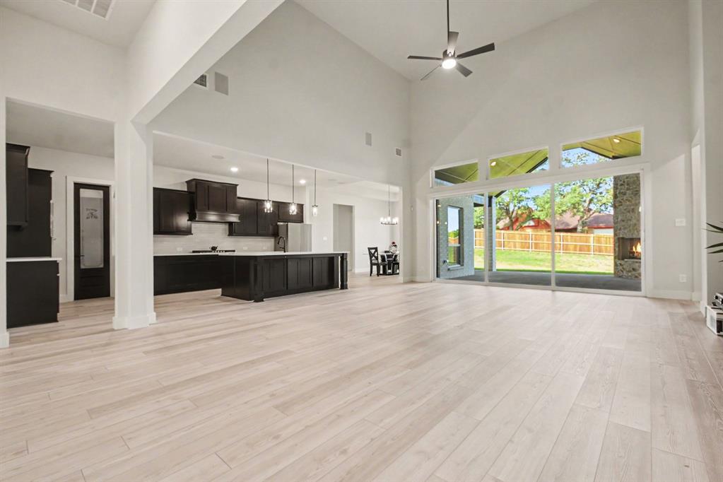 1135 Willow Lake Drive, DeSoto, TX 75115