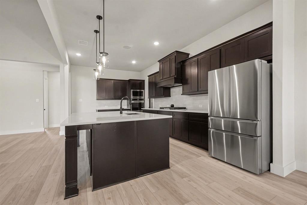 1135 Willow Lake Drive, DeSoto, TX 75115