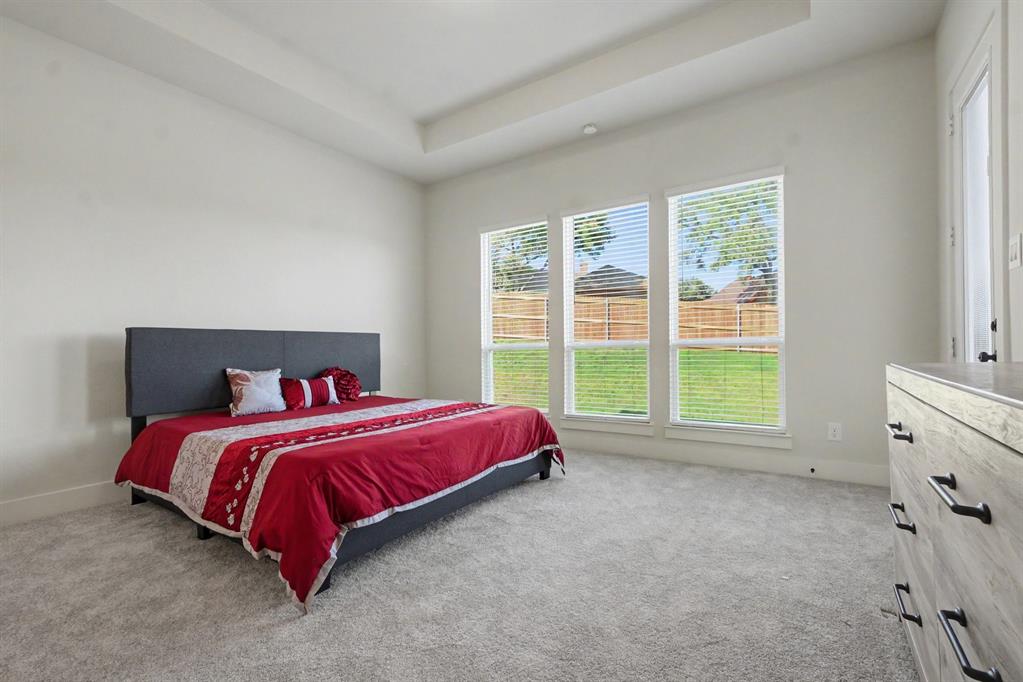 1135 Willow Lake Drive, DeSoto, TX 75115