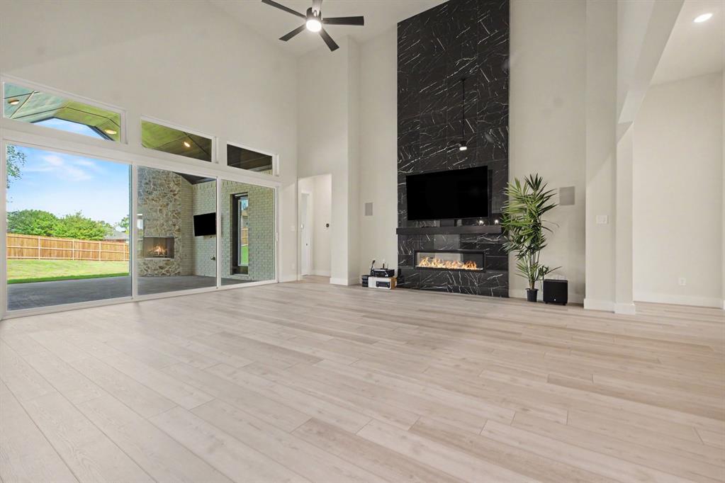 1135 Willow Lake Drive, DeSoto, TX 75115