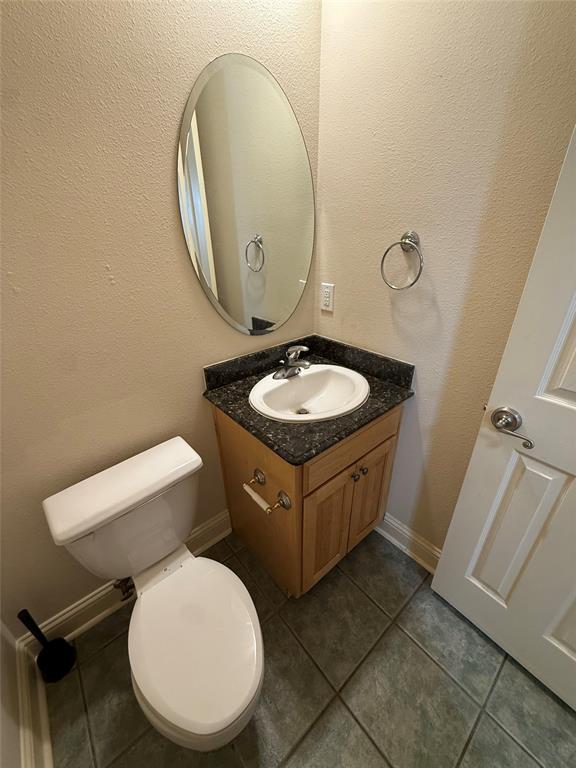 2525 Champagne Drive, Irving, TX 75038 2525 Champagne Drive, Irving, TX 75038