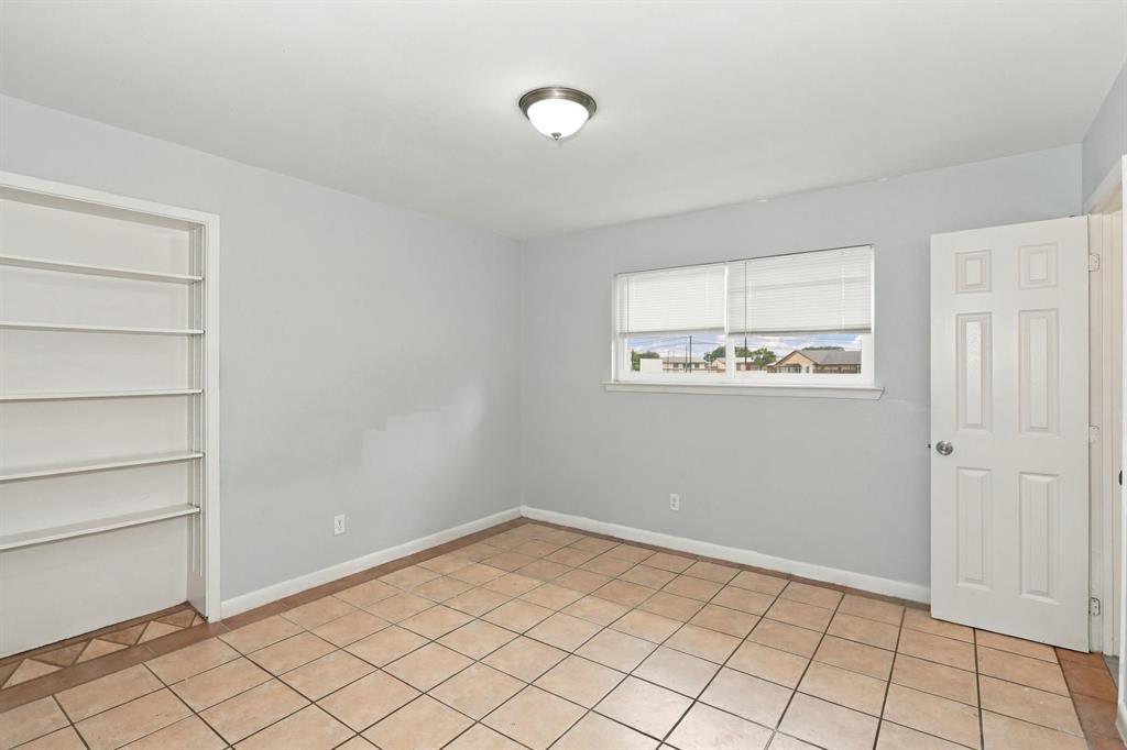 1725 Weathered Street, Irving, TX 75062 1725 Weathered Street, Irving, TX 75062