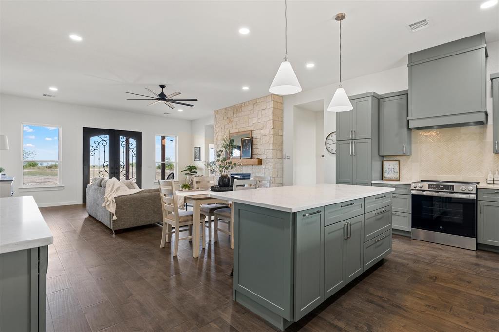 1025 Wyatt Lane, McGregor, TX 76657