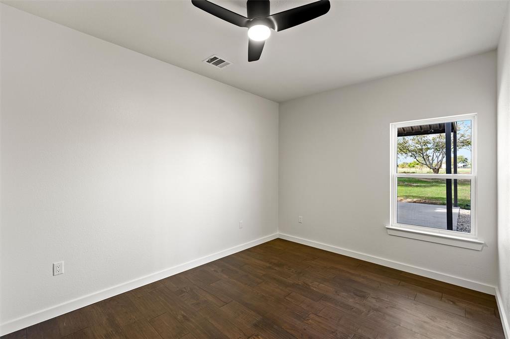 1025 Wyatt Lane, McGregor, TX 76657