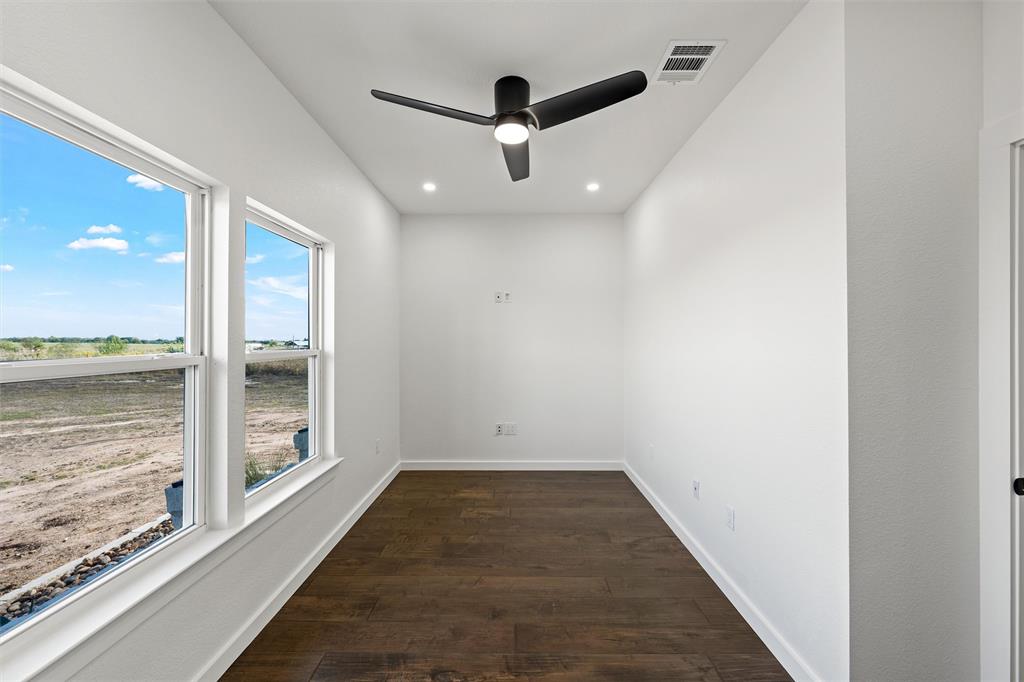 1025 Wyatt Lane, McGregor, TX 76657