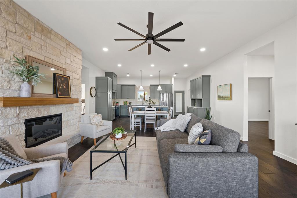 1025 Wyatt Lane, McGregor, TX 76657