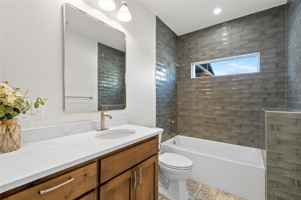 1025 Wyatt Lane, McGregor, TX 76657