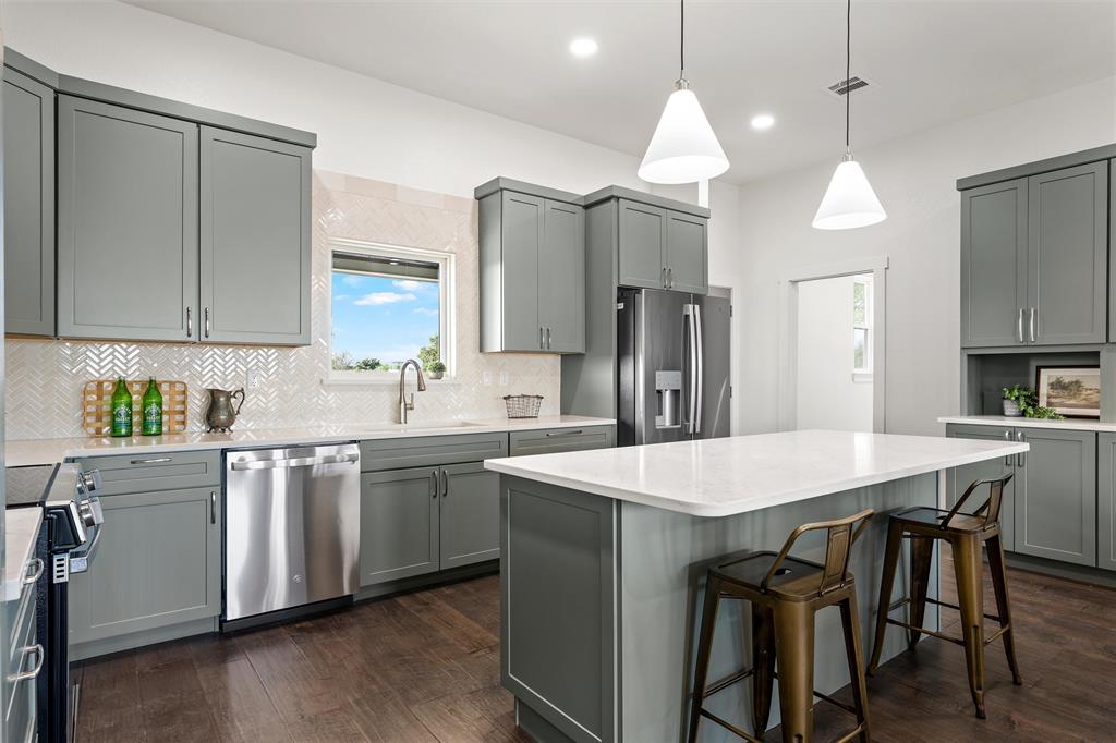 1025 Wyatt Lane, McGregor, TX 76657