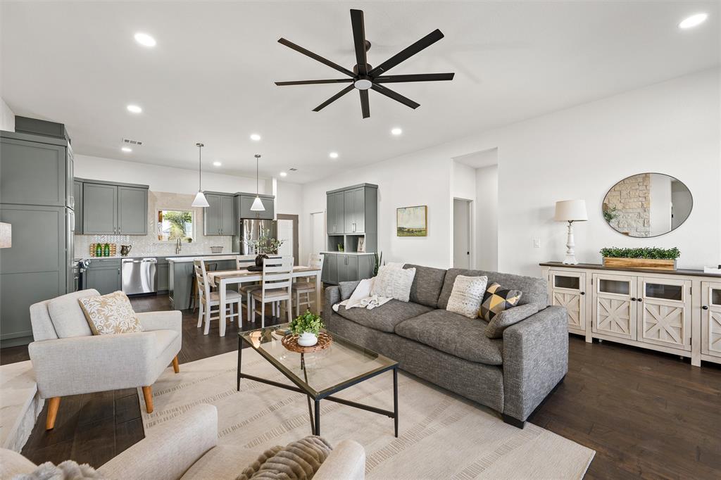 1025 Wyatt Lane, McGregor, TX 76657