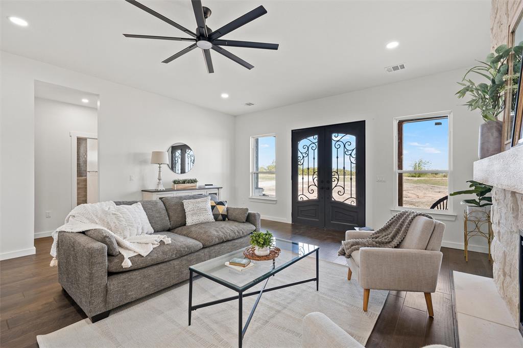 1025 Wyatt Lane, McGregor, TX 76657
