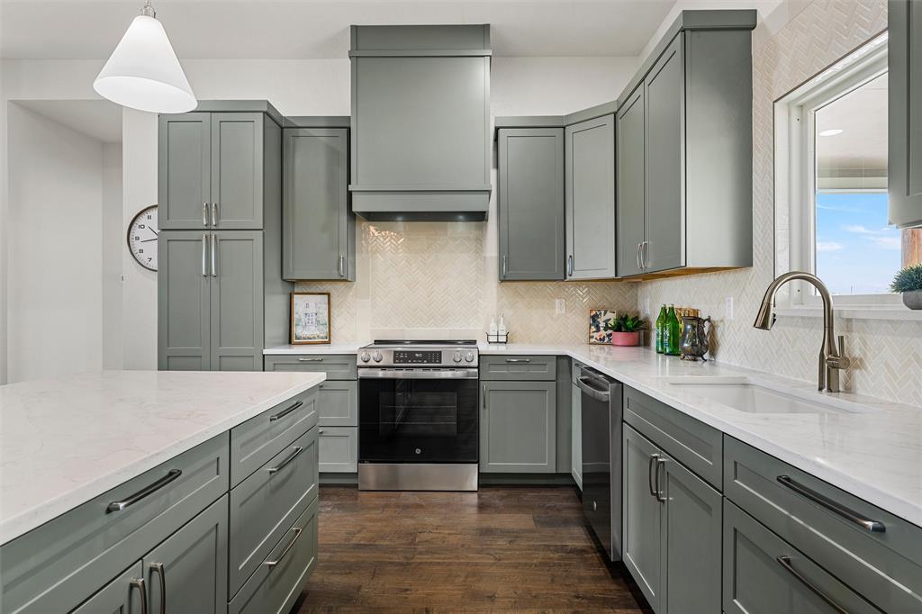 1025 Wyatt Lane, McGregor, TX 76657