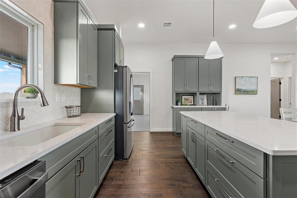 1025 Wyatt Lane, McGregor, TX 76657