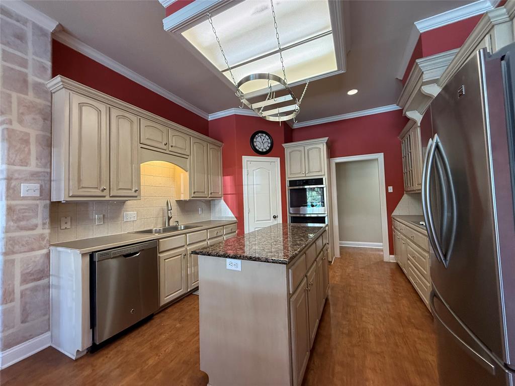 107 Pinnacle Court, Woodway, TX 76712