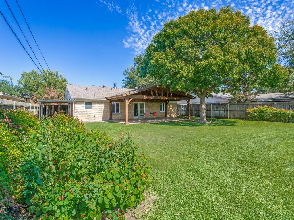 Big patio, shade, workshop, garden. Who could want more?