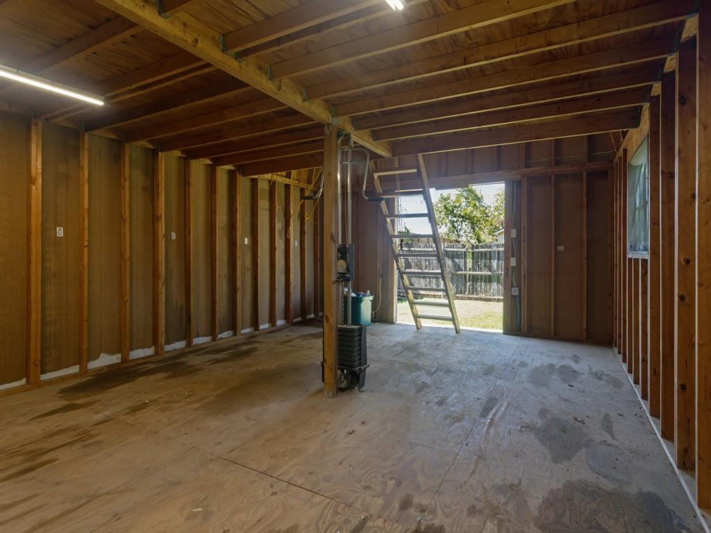 24 X 16 worshop with loft: Electricity & windows