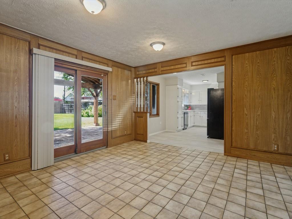 Dining into breakfast area & kitchen