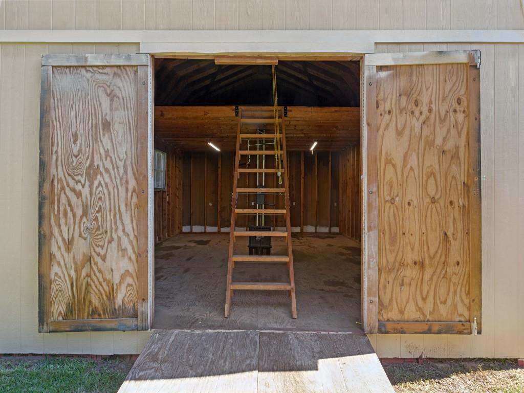 Man Cave or workshop w/ electric & loft