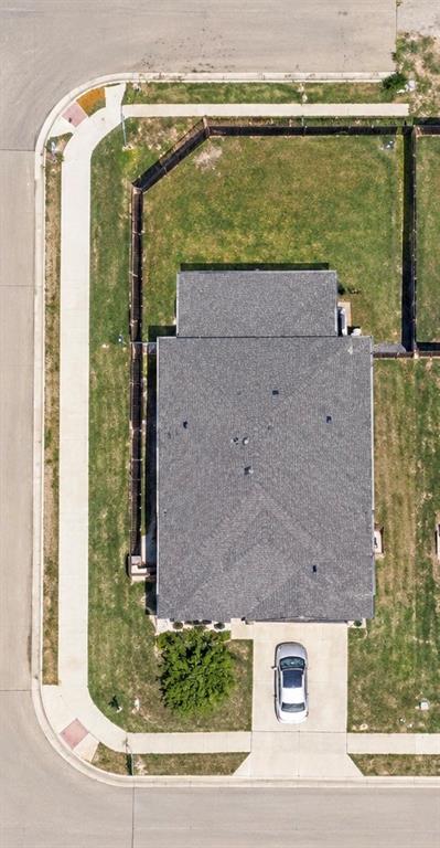 Generous backyard Generous backyard