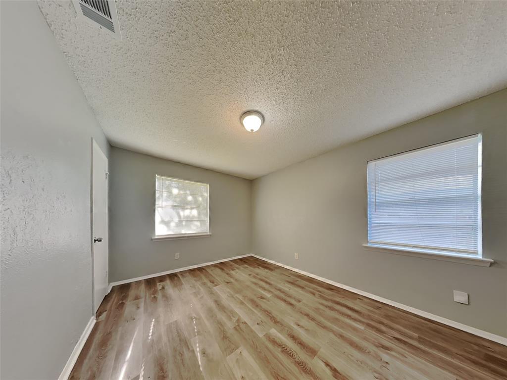 1525 Gardenside Drive, Dallas, TX 75217