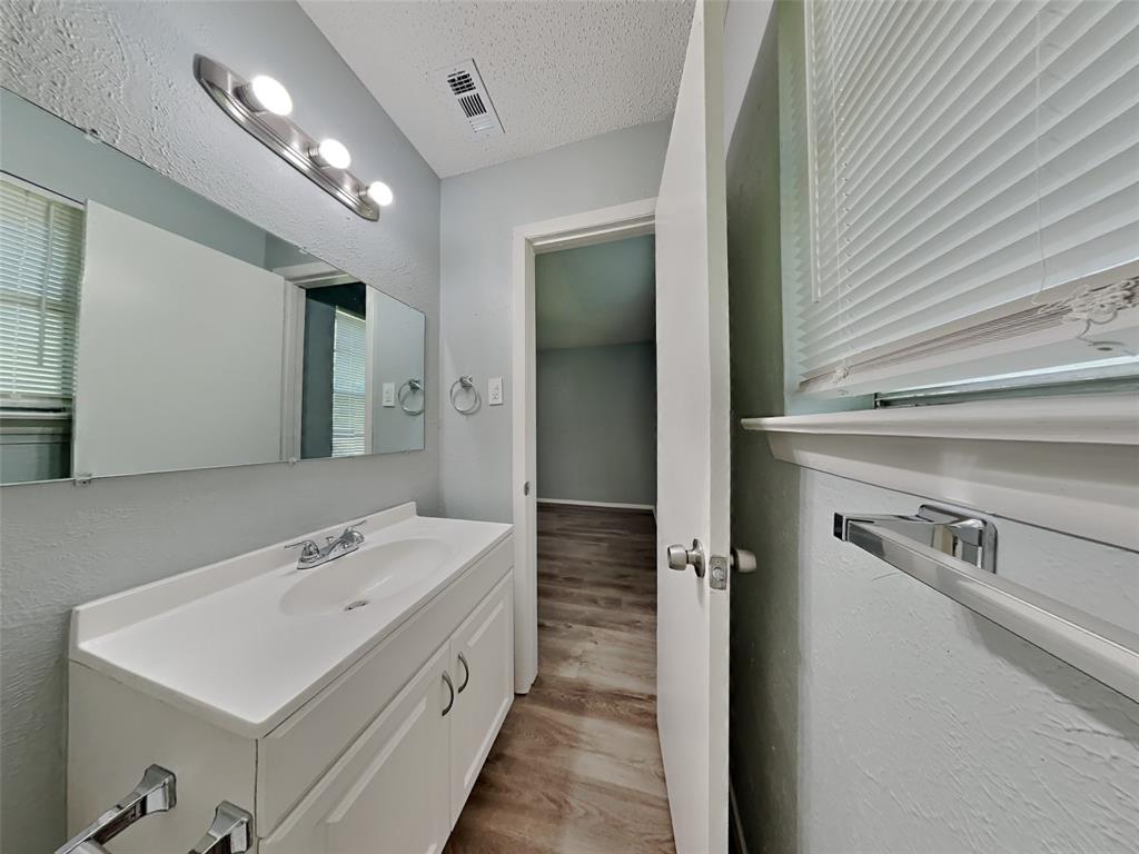 1525 Gardenside Drive, Dallas, TX 75217