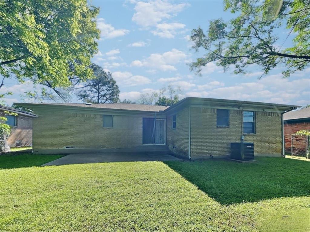1525 Gardenside Drive, Dallas, TX 75217