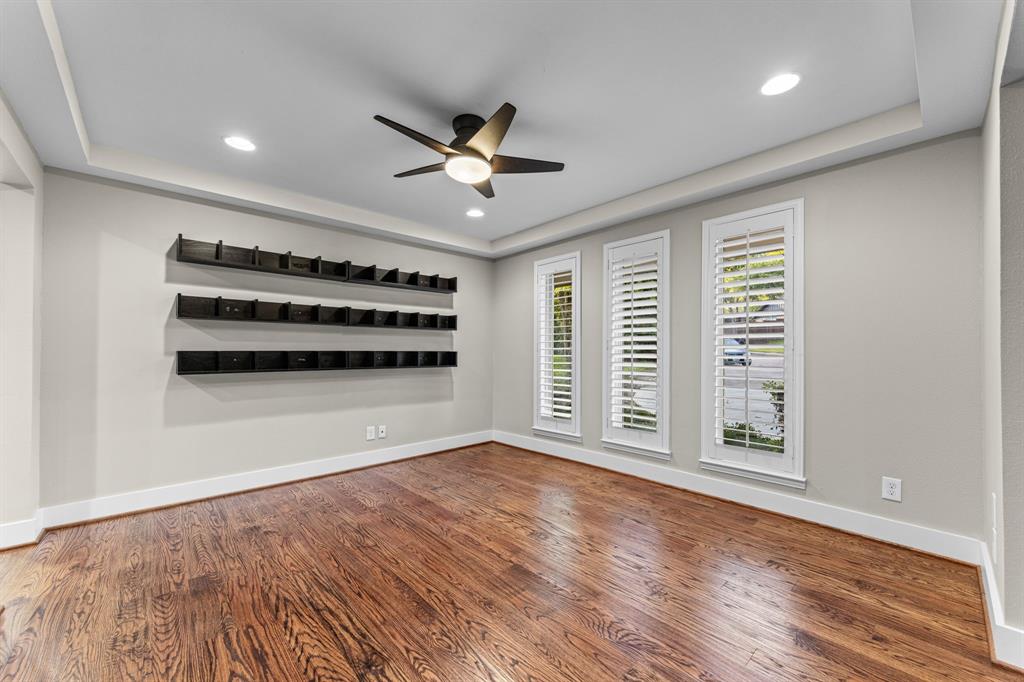 Office with tray ceiling featuring recessed lighting
