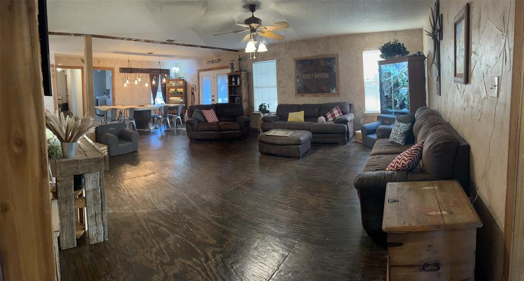 1061 S Main Street, Ferris, TX 75125