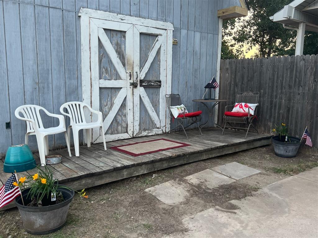1061 S Main Street, Ferris, TX 75125