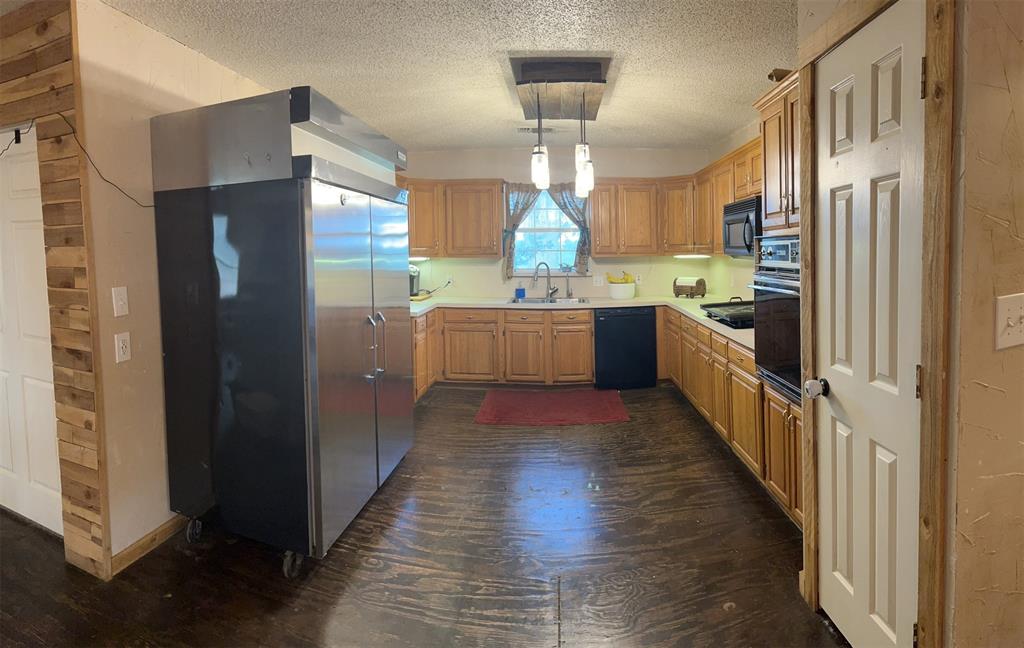 1061 S Main Street, Ferris, TX 75125