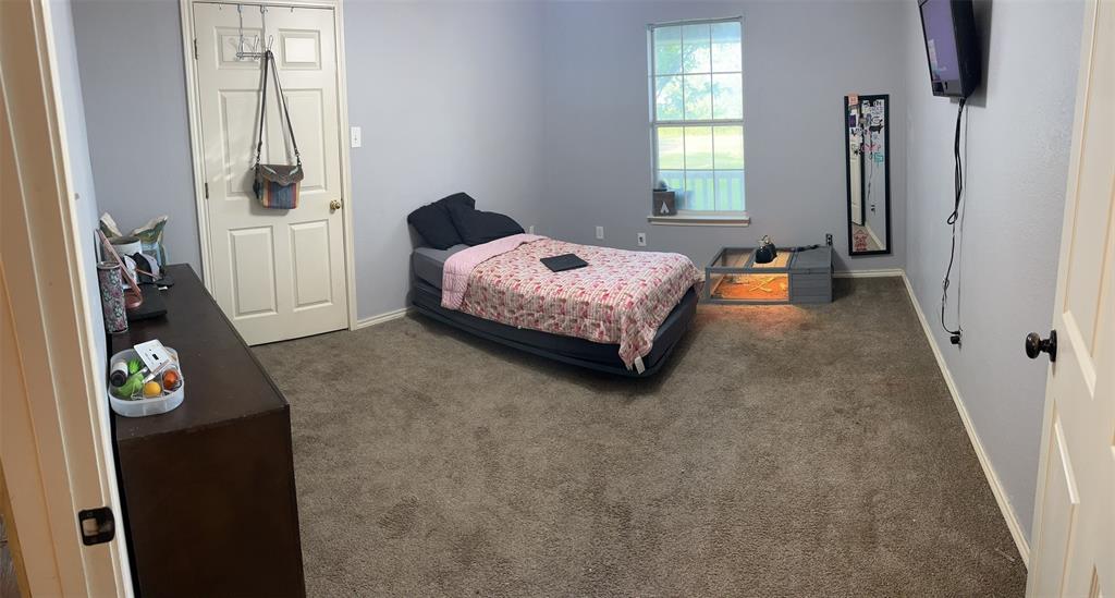 1061 S Main Street, Ferris, TX 75125