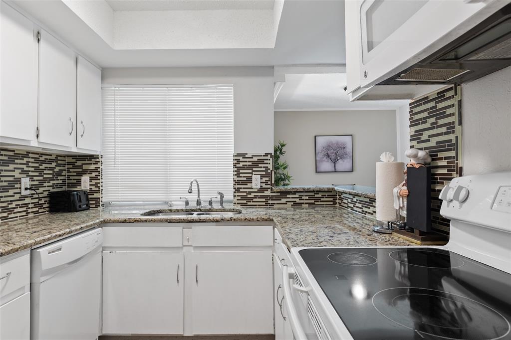 2104 Via Balboa, Carrollton, TX 75006