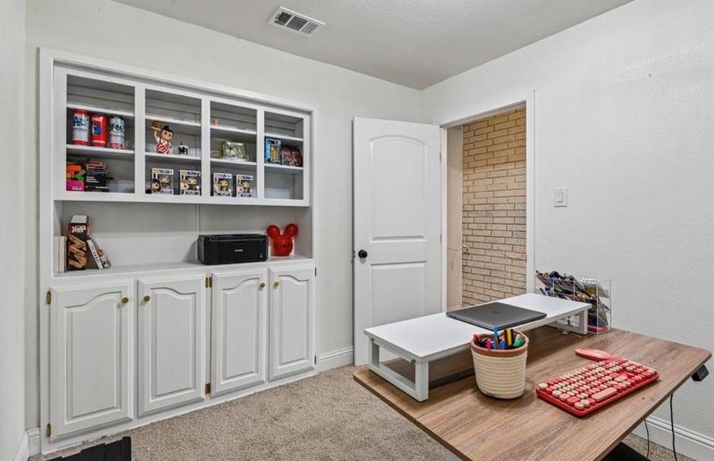 813 Oakbluff Drive, Lancaster, TX 75146