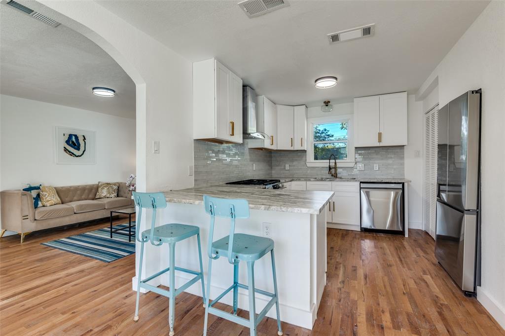 927 S Franklin Street, Dallas, TX 75211 927 S Franklin Street, Dallas, TX 75211