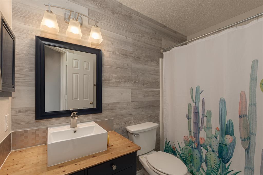 Full Upstairs Bathroom