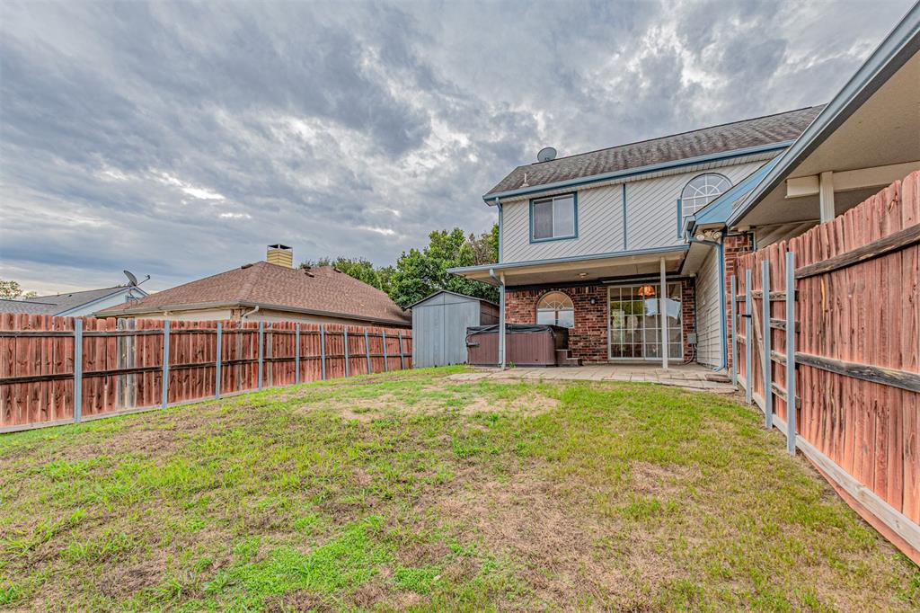 Yard with covered Patio